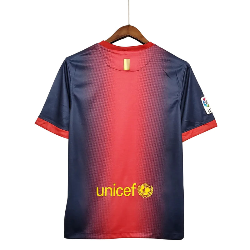 Camisa Barcelona Home 12/13 Retrô - Azul e Vermelha + Patch Campeão Mundial 2011