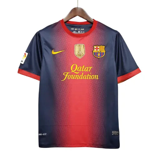 Camisa Barcelona Home 12/13 Retrô - Azul e Vermelha + Patch Campeão Mundial 2011